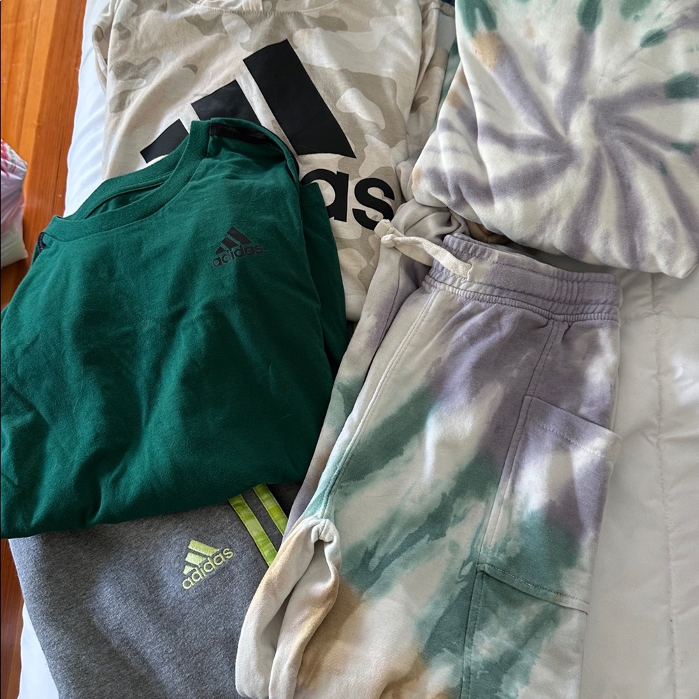 Bundle of tops and sweats for boys. Three tops. Two bottom. (A)
